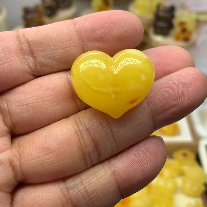 琥珀颈饰未镶嵌鸡油黄大屁桃