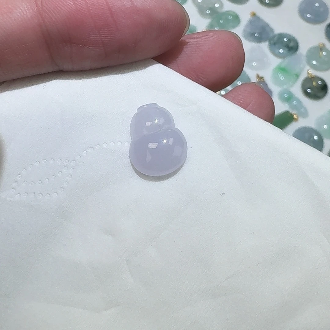翡翠未镶嵌颈饰葫芦