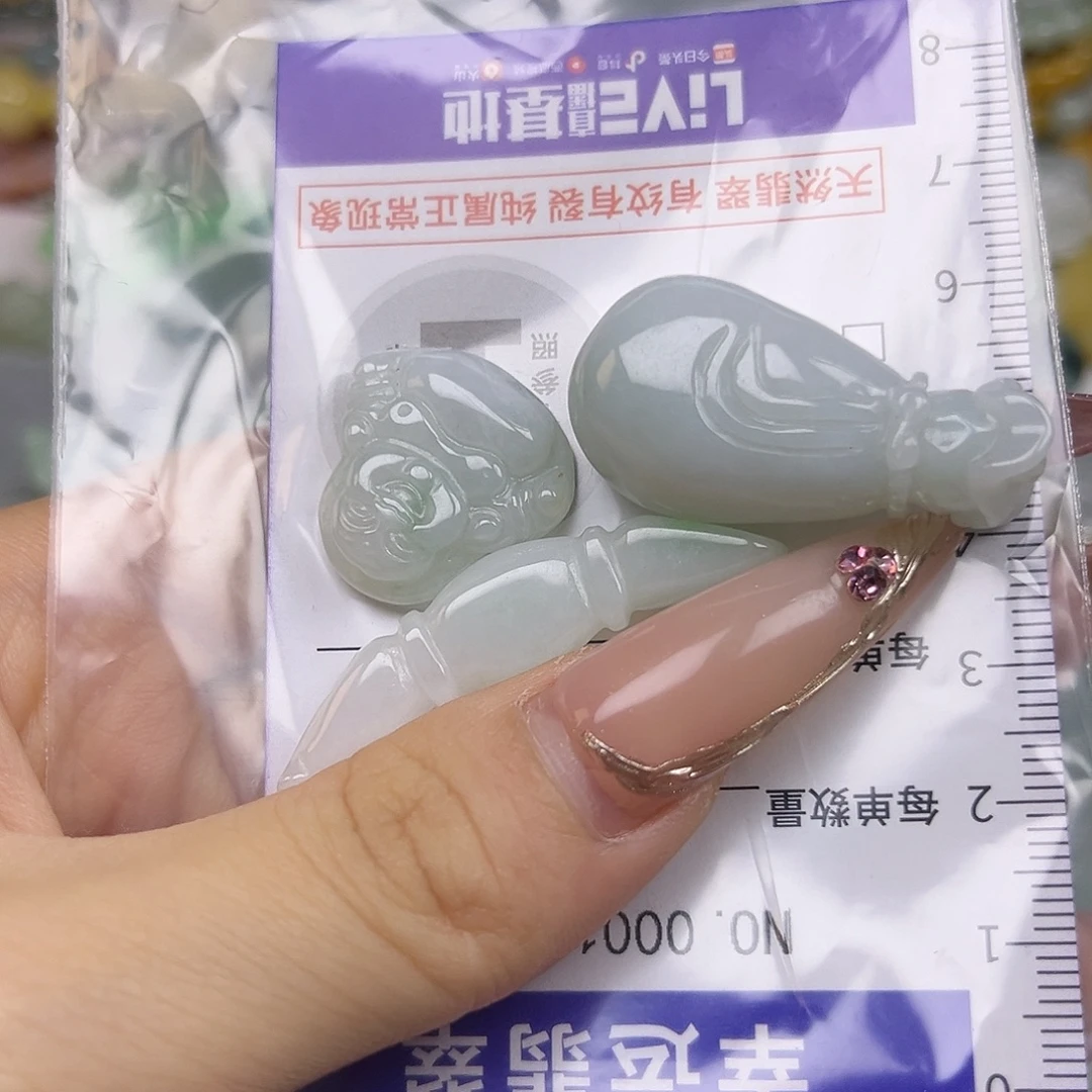 翡翠未镶嵌颈饰hhh