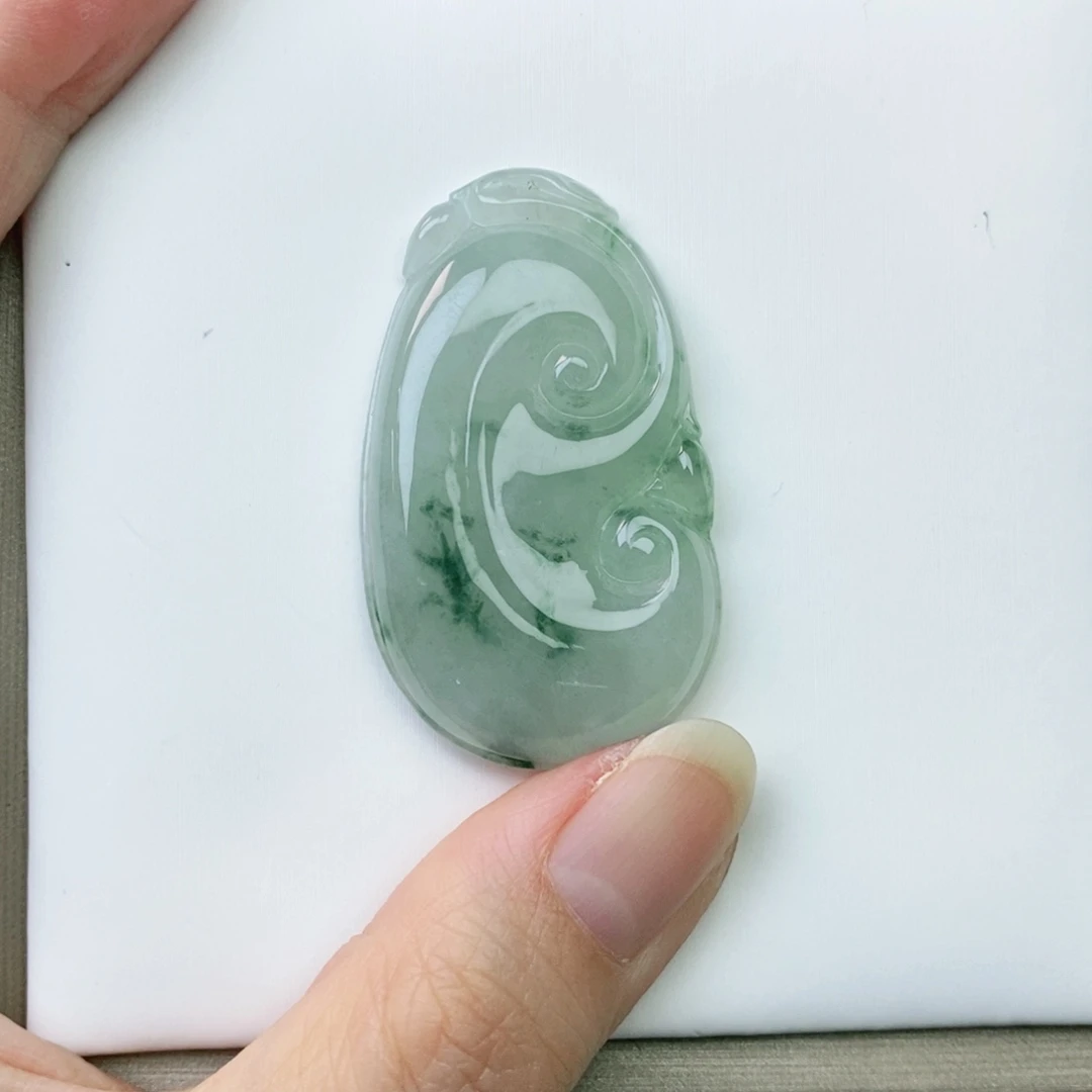 翡翠未镶嵌颈饰如意