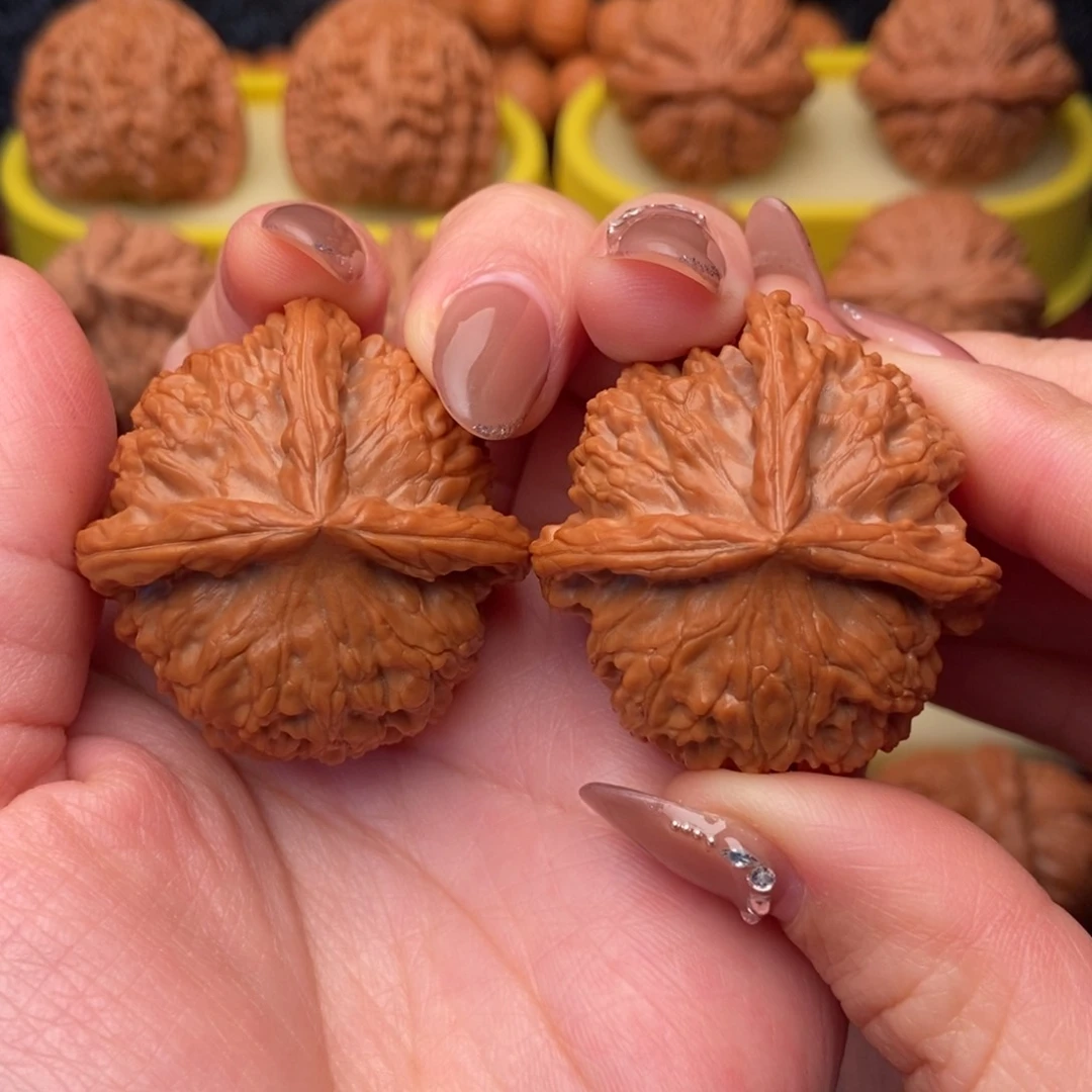 把件文玩核桃39红皮 金锭三棱