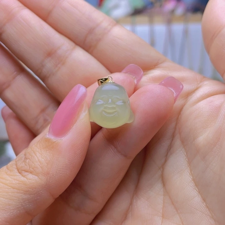 咔***咔和田玉未镶嵌颈饰