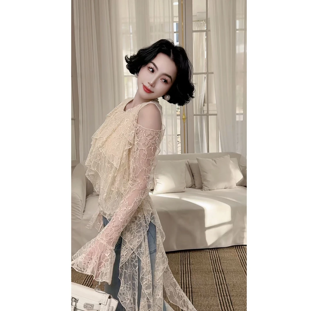 LYXJ【泡芙小姐】蕾丝上衣2025夏季新款修身显瘦裆领蕾丝约会上衣