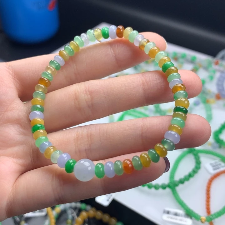 翡翠手镯未镶嵌卡