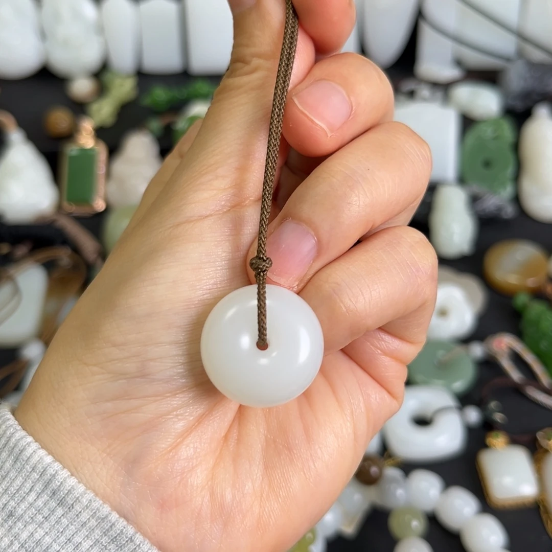 和田玉未镶嵌吊坠(赠链)
