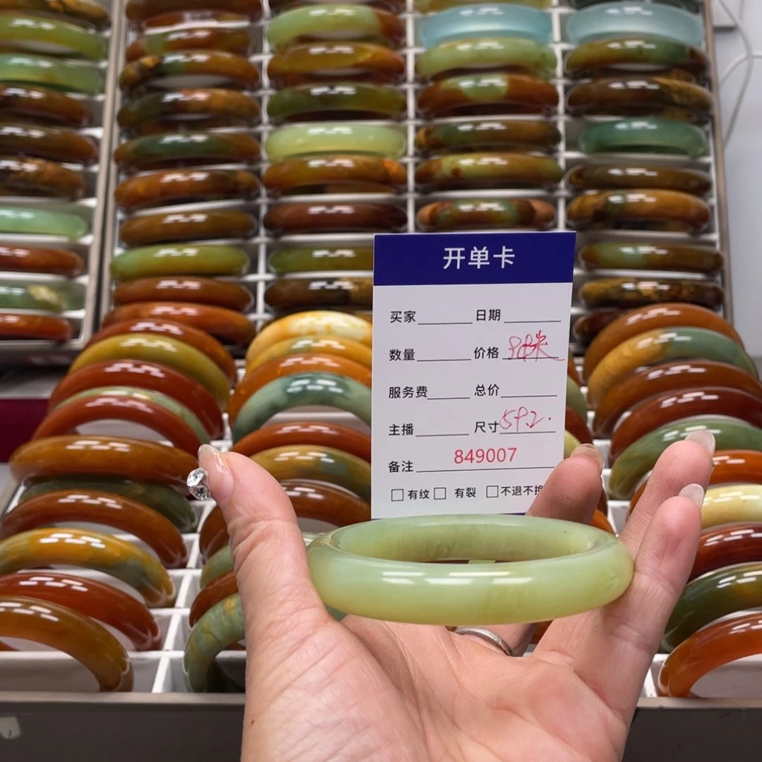 蛇纹石玉手镯未镶嵌顾*啊