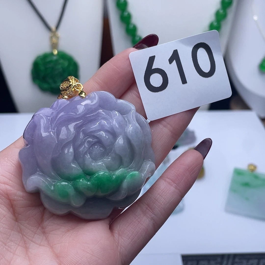 翡翠吊坠(赠链)未镶嵌