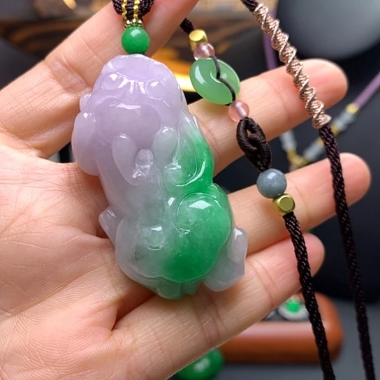 翡翠吊坠(赠链)未镶嵌