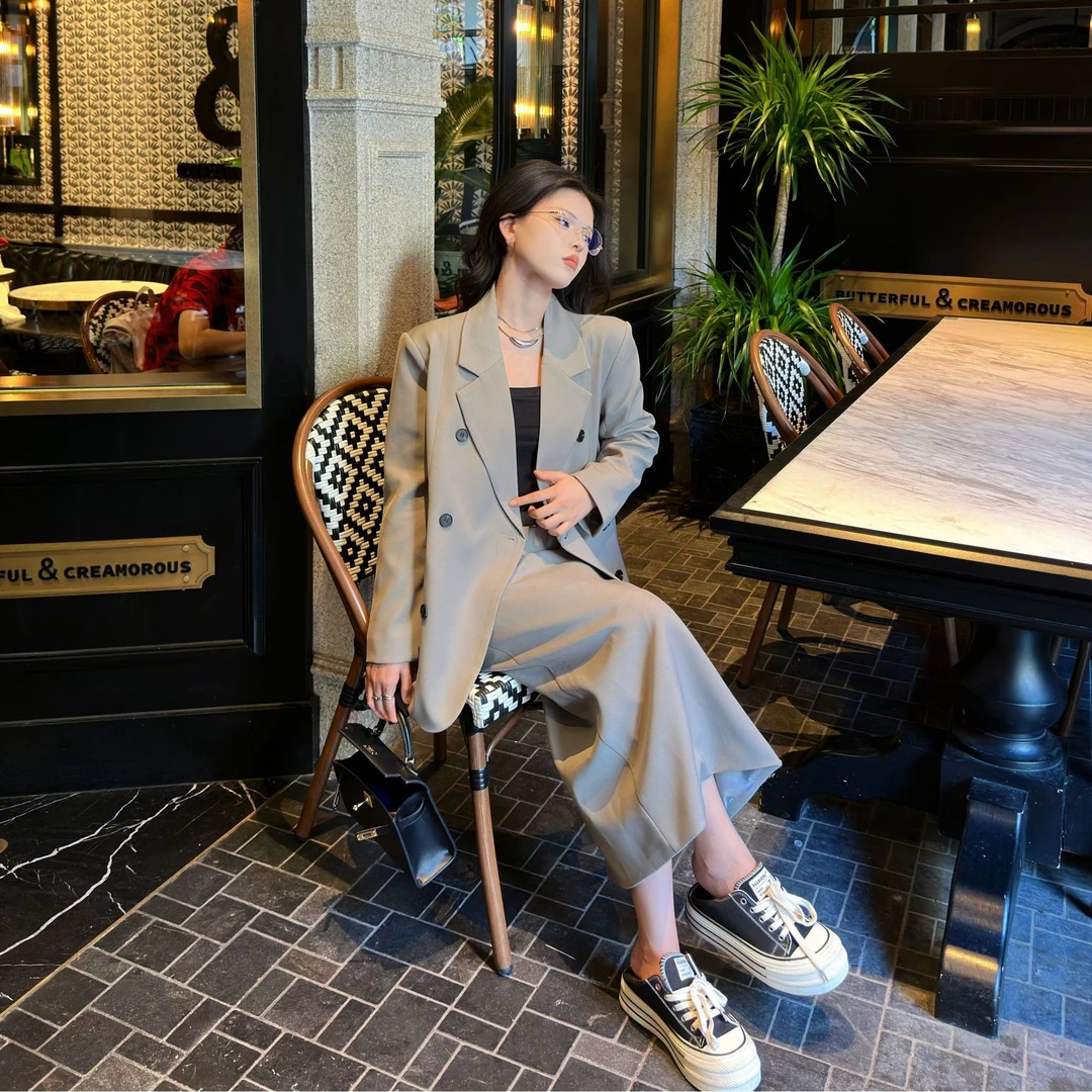 阿琪秋季赫本风气质设计感显瘦西装半身裙两件套韩版网红小西装