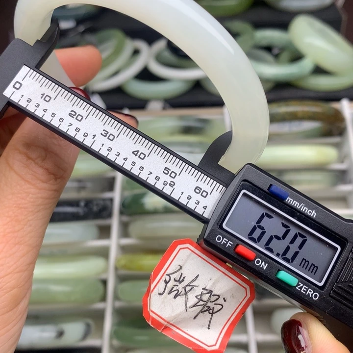 蛇纹石玉未镶嵌手镯587