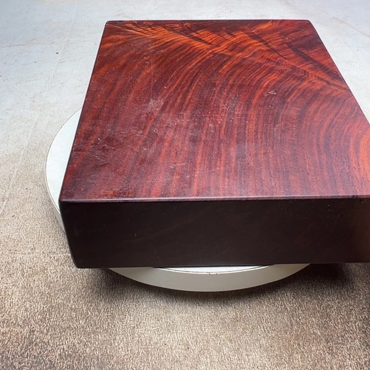 广***鲜木赞比亚血檀底座摆件