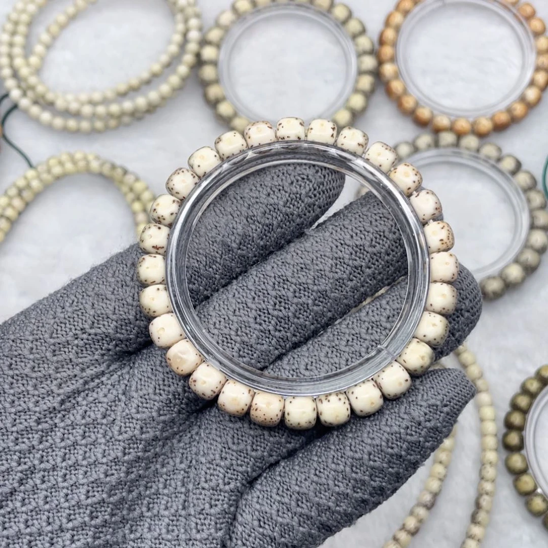 星月菩提手串瓷白河豚带浅月练手款