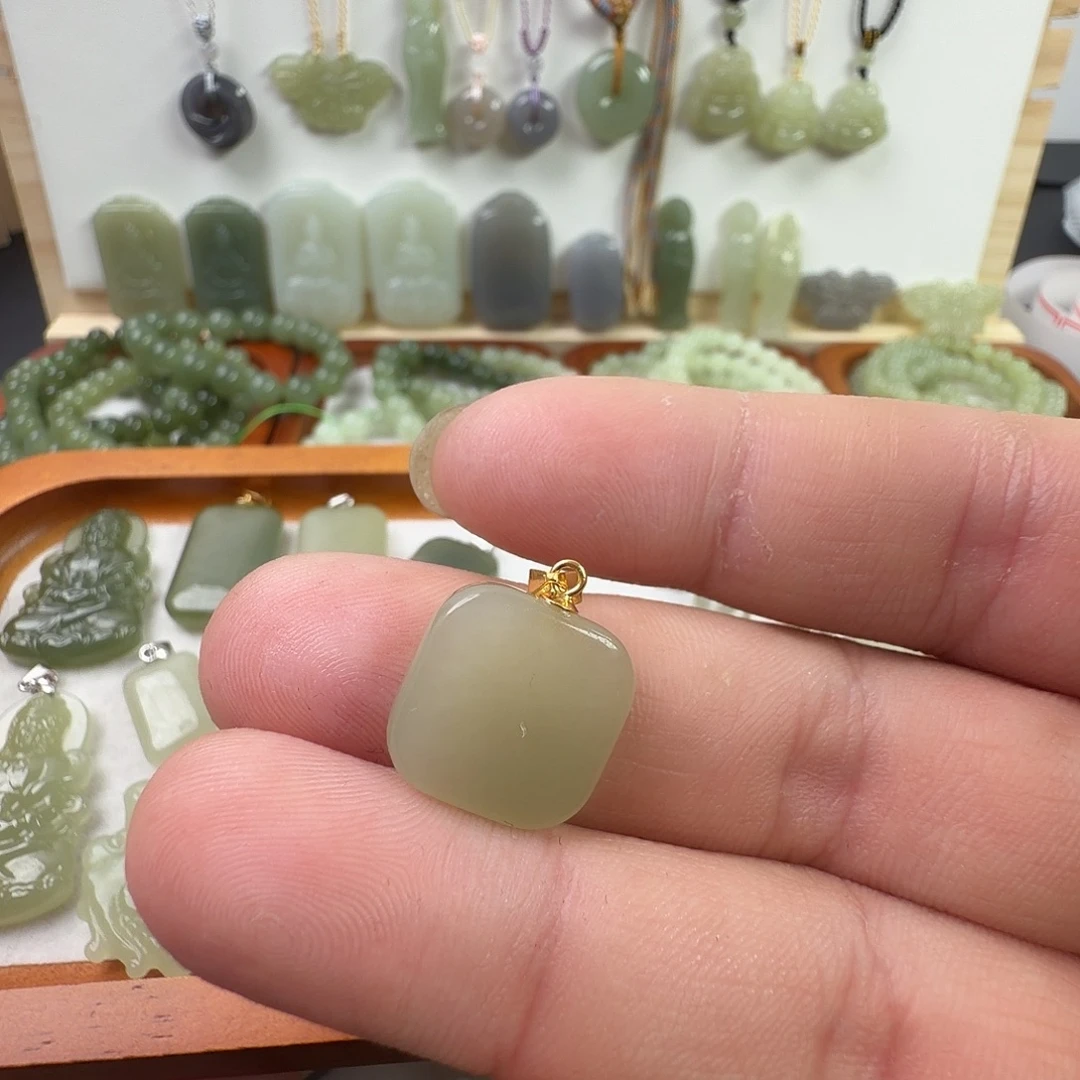 和田玉未镶嵌颈饰
