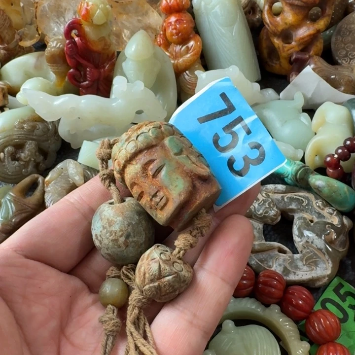 和田玉未镶嵌颈饰潇**树