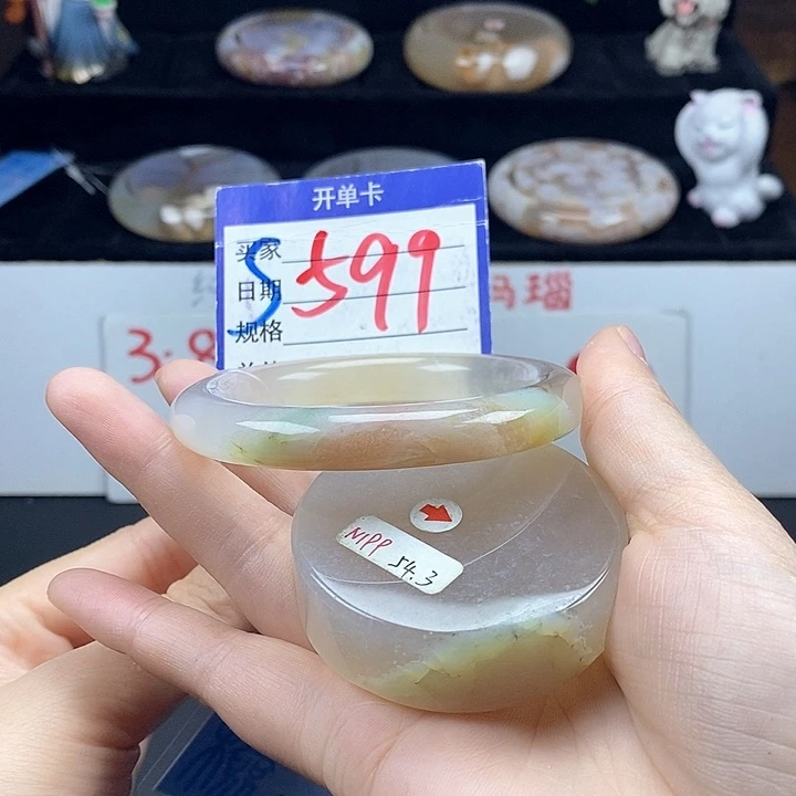 石英质玉手镯未镶嵌