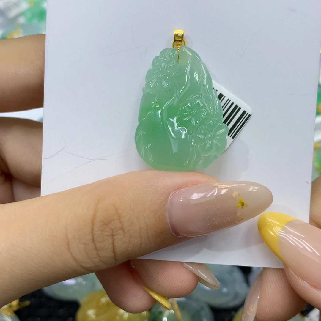 颈饰18K金镶嵌翡翠