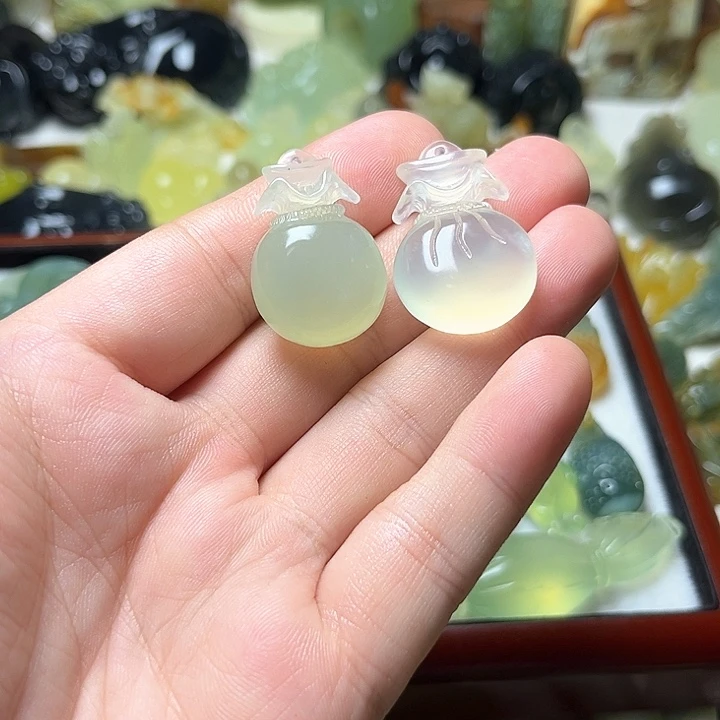 未镶嵌蛇纹石玉颈饰