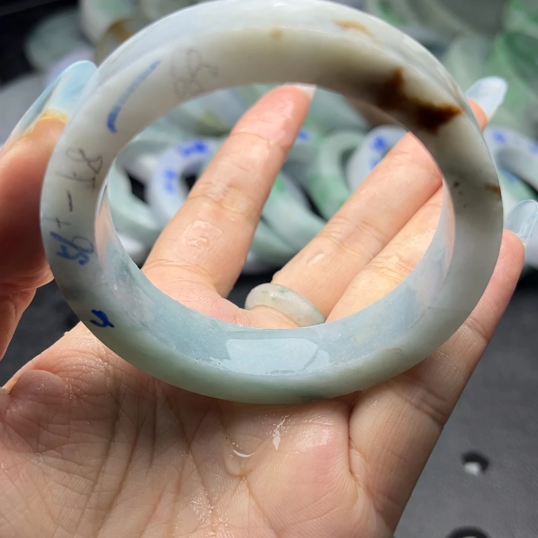 定制翡翠未镶嵌翡翠手镯