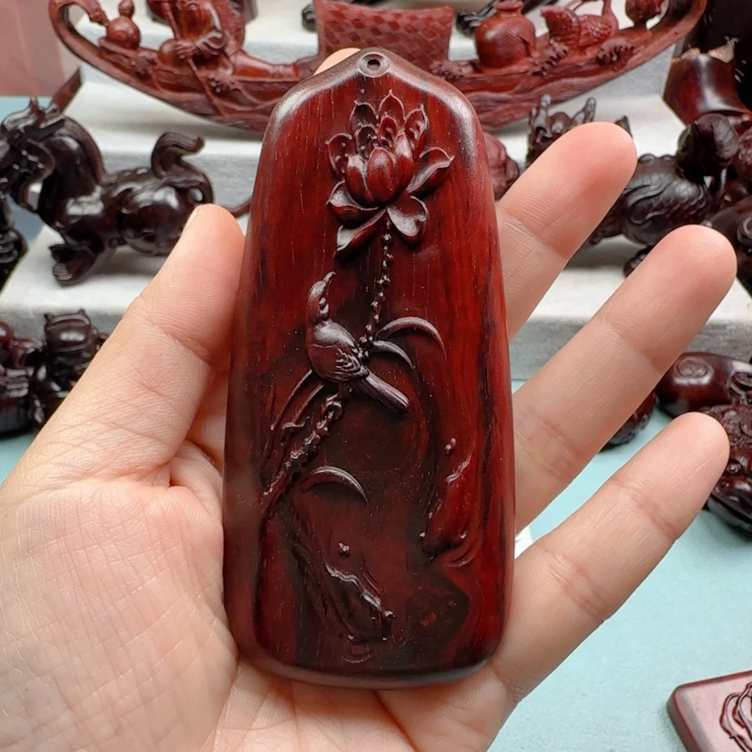 小叶紫檀把件喜上眉梢