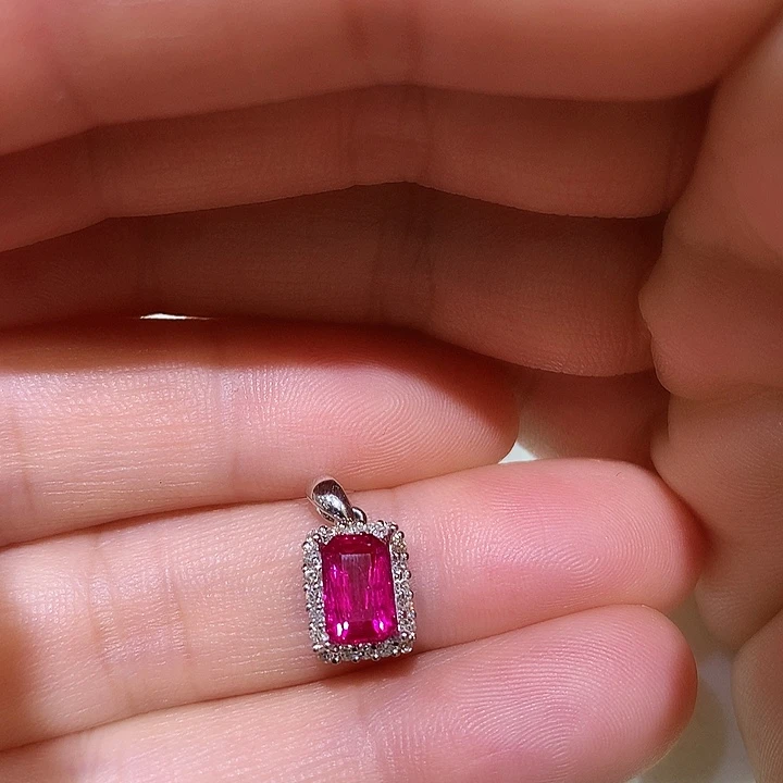 尖晶石颈饰18K金镶嵌