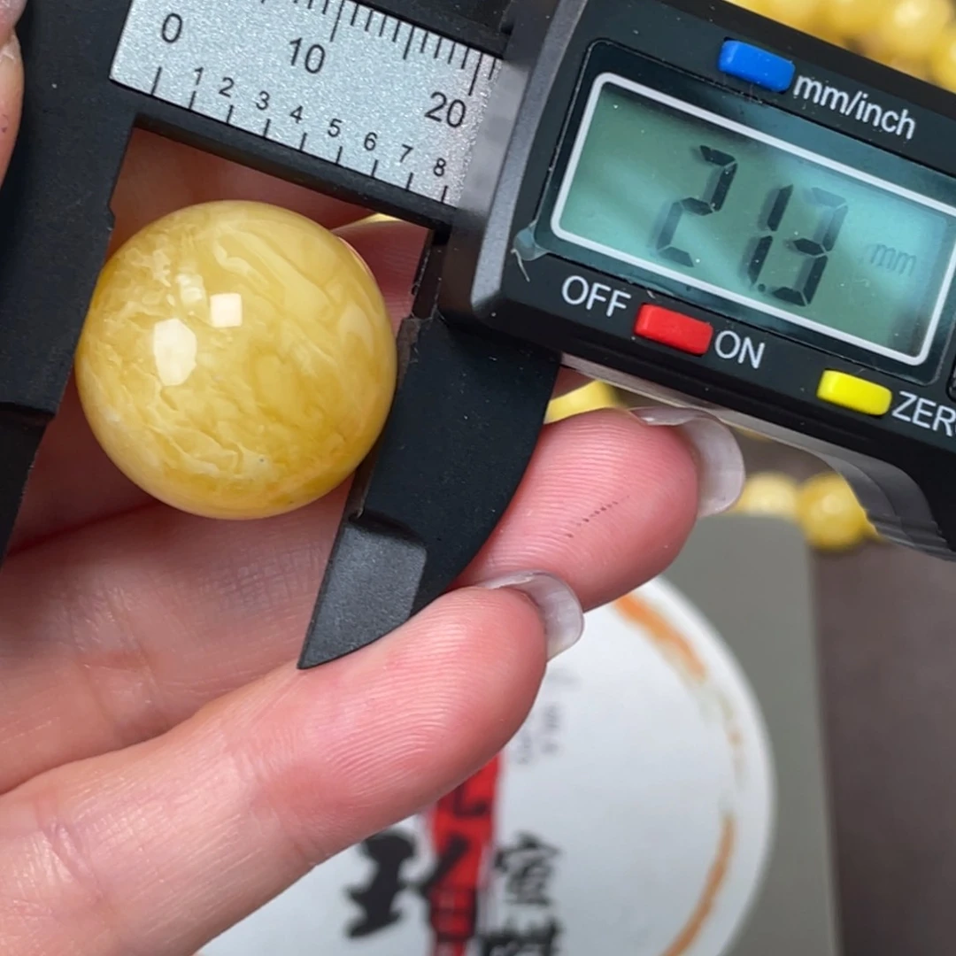 未镶嵌琥珀裸石微瑕215