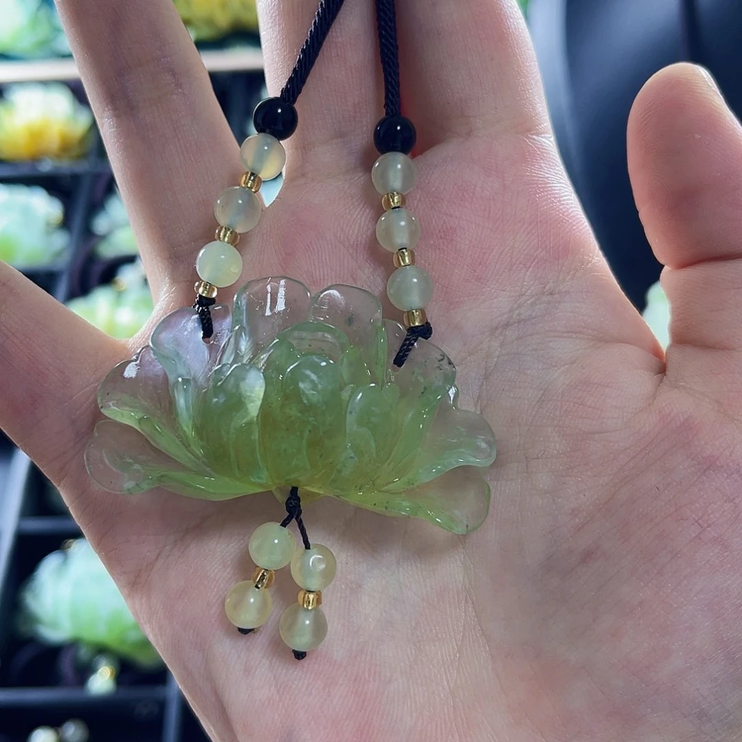 蛇纹石玉颈饰合金