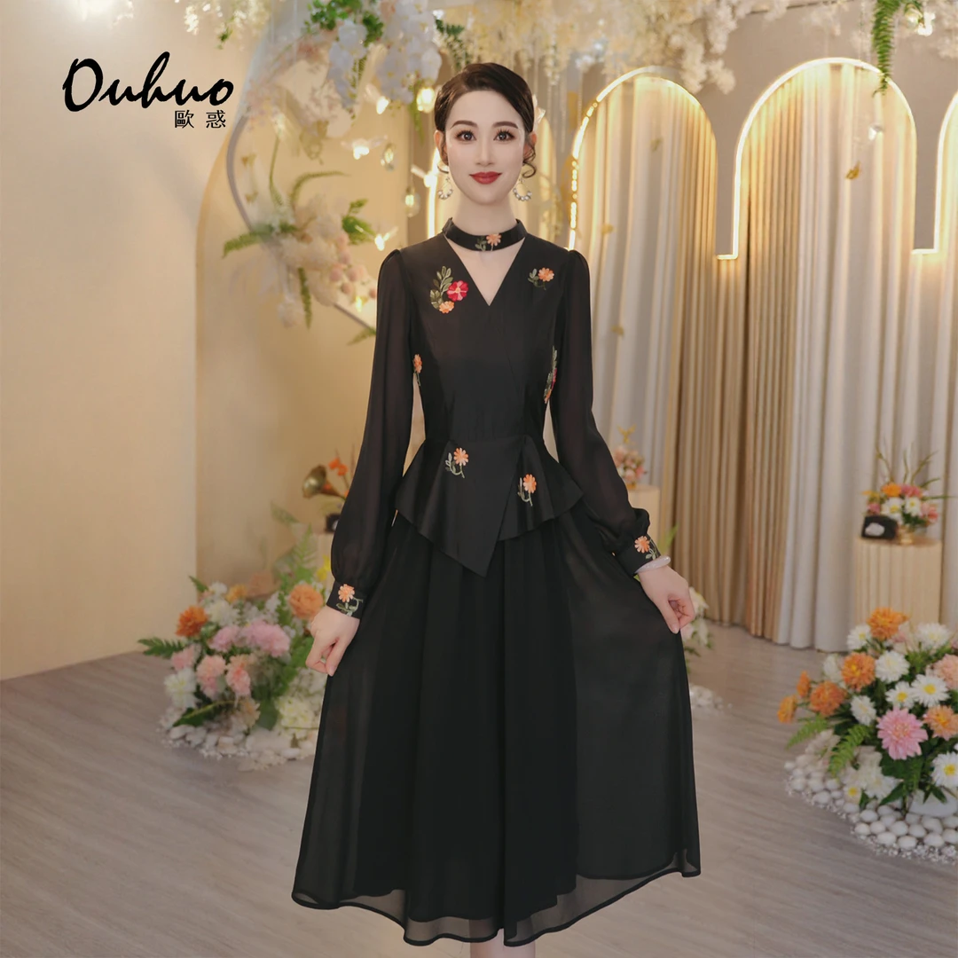 【米米定制】2025新款黑色刺绣连衣裙挂脖领复古国风气质OHDRI08028