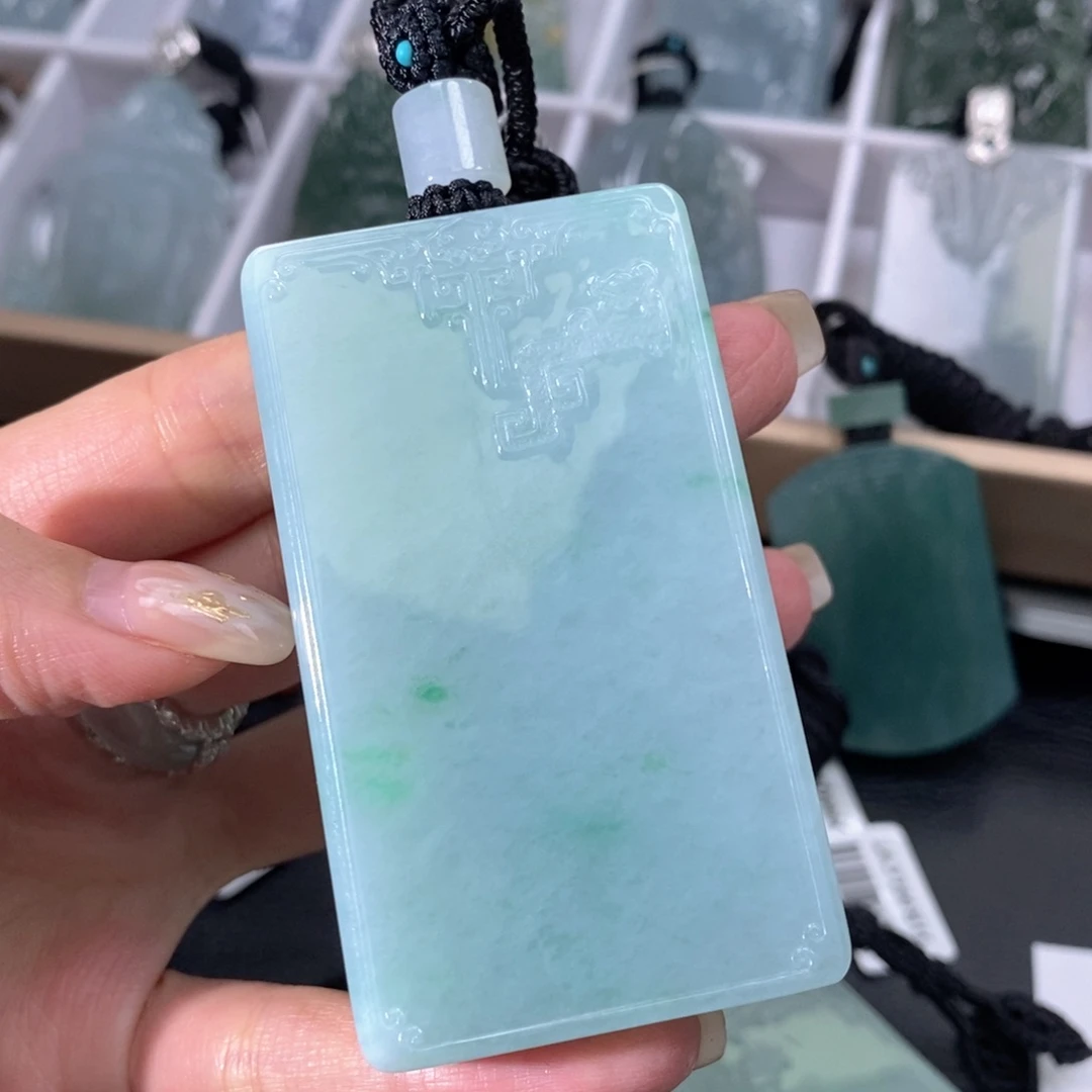 翡翠颈饰未镶嵌蓝*翡翠