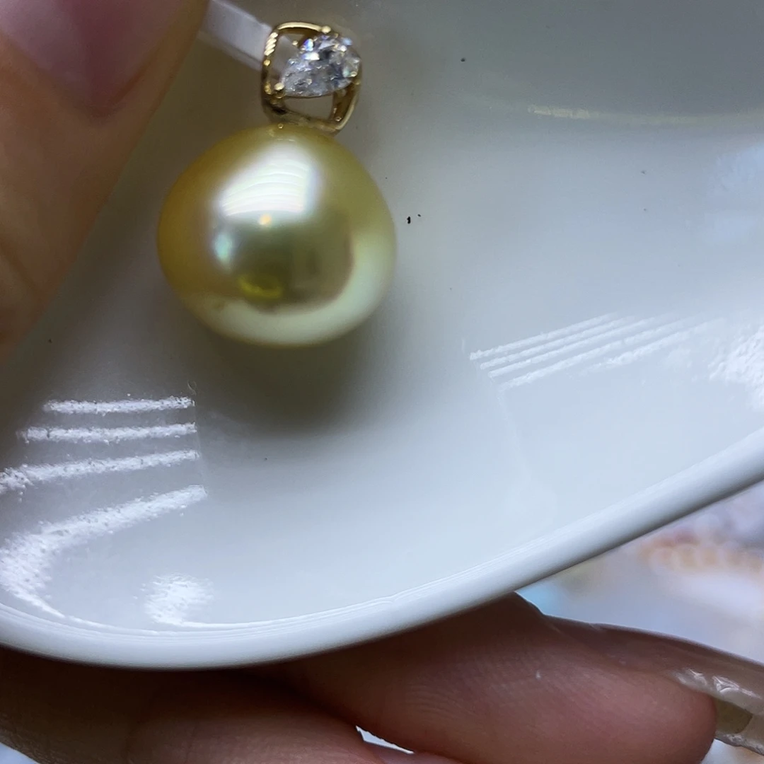 颈饰18K金镶嵌海水珍珠