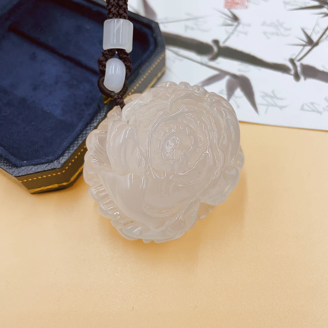 4467  白色花朵吊坠多样性发货