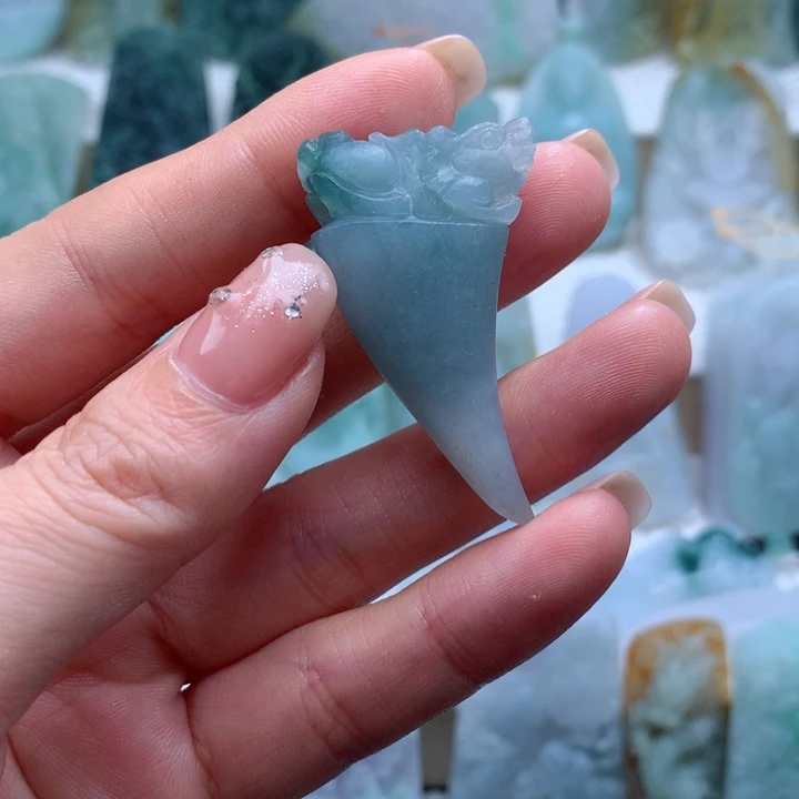 定制翡翠未镶嵌龙牙