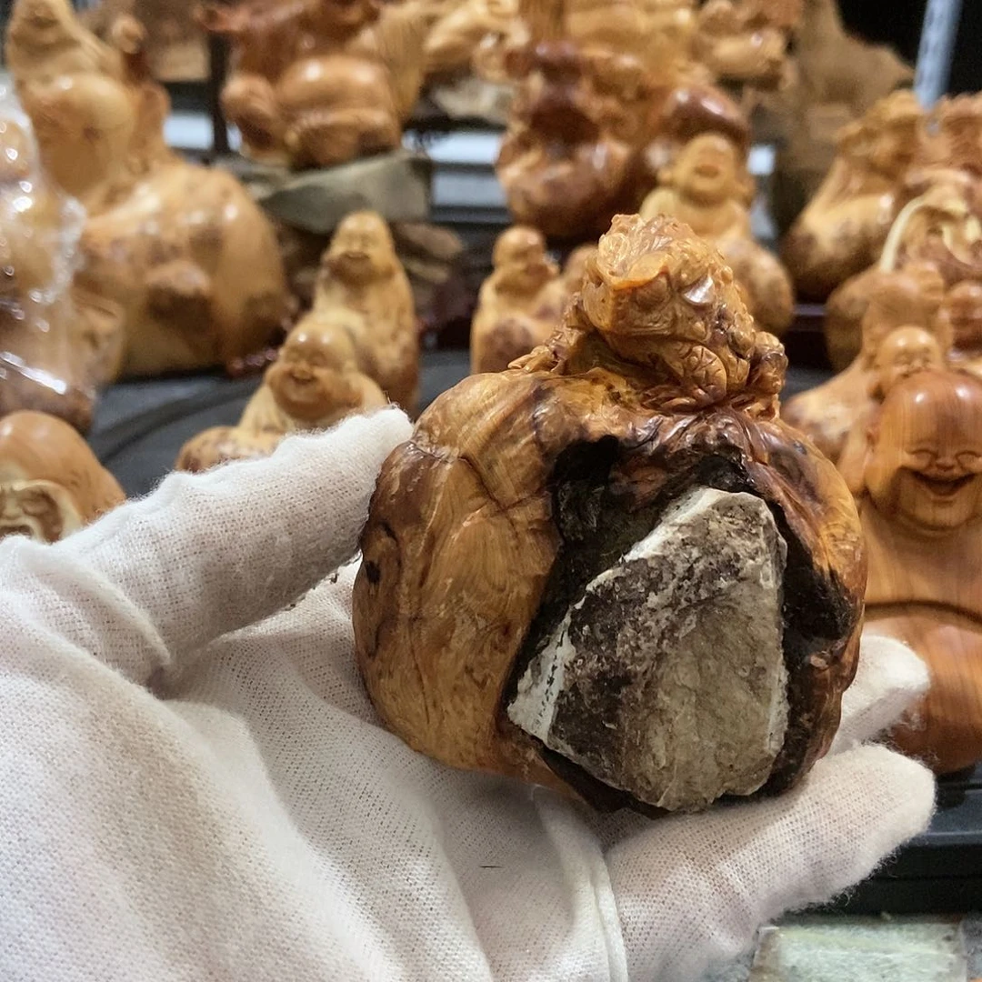 柏木（崖柏）抱石呱呱