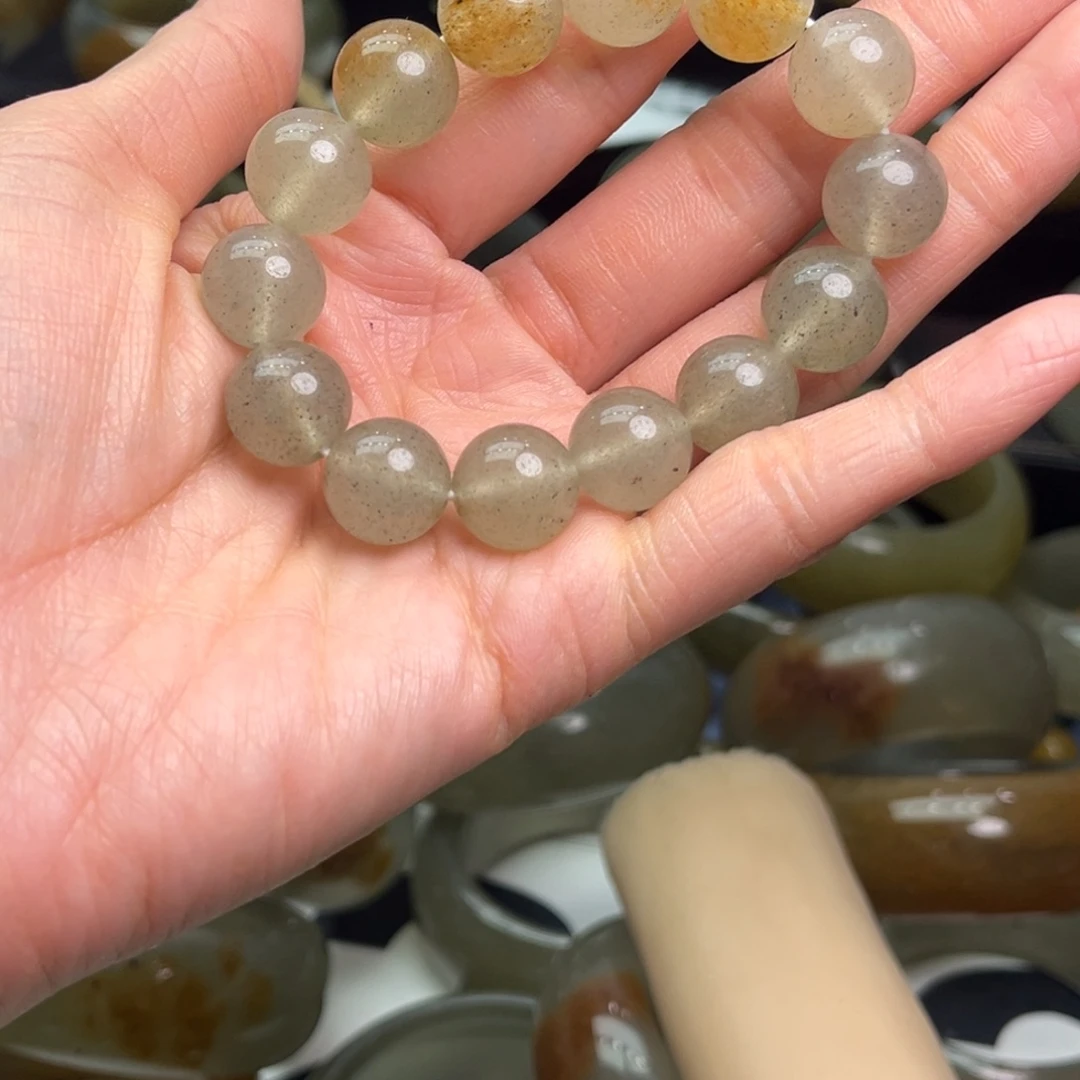 J***y石英质玉未镶嵌手镯