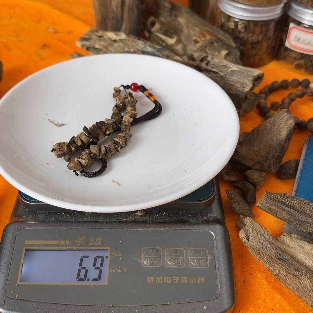 沉香碎屑沉香碎屑