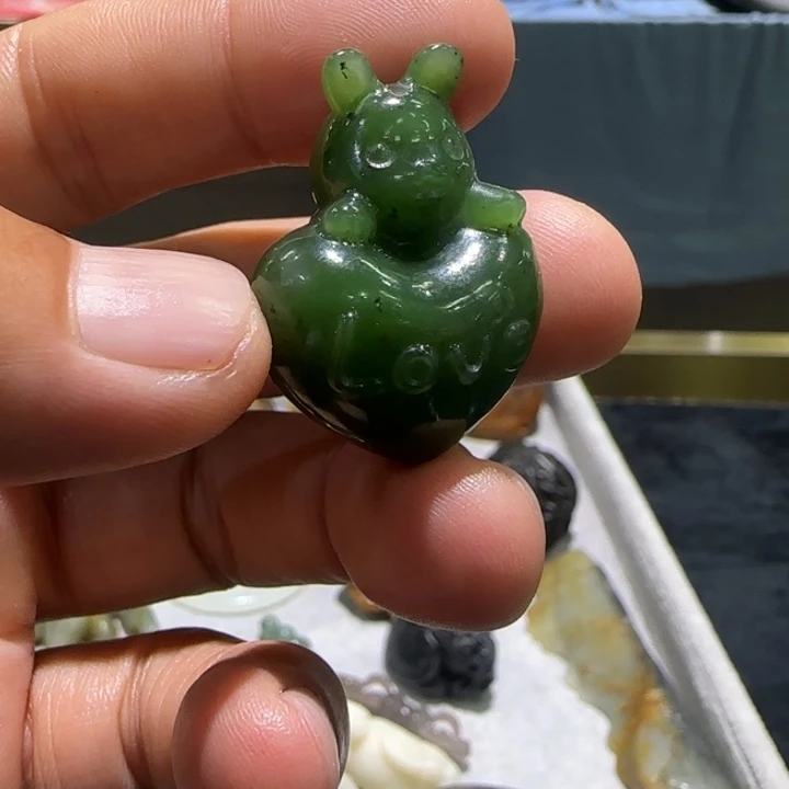 颈饰未镶嵌和田玉（糖玉）