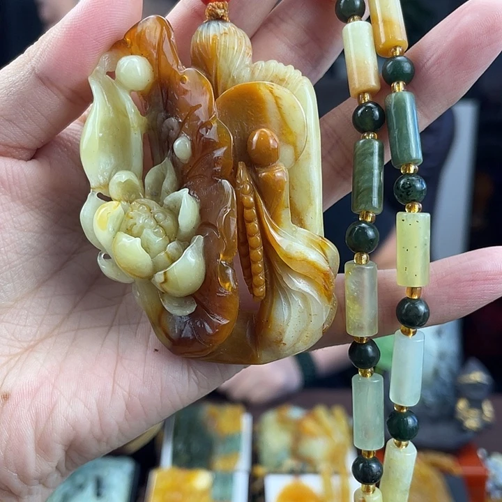 未镶嵌蛇纹石玉颈饰