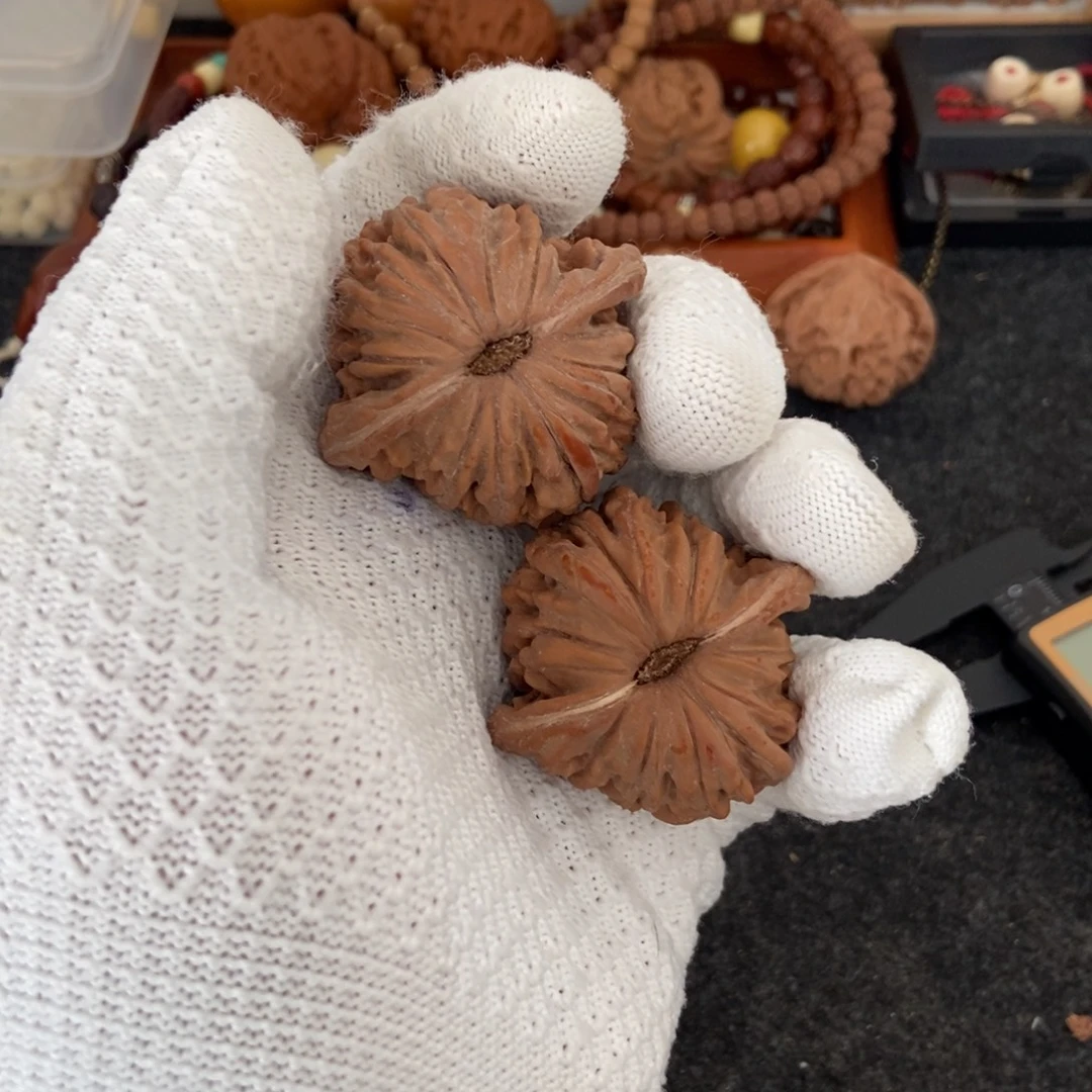 文玩核桃把件25新果四座楼46尺