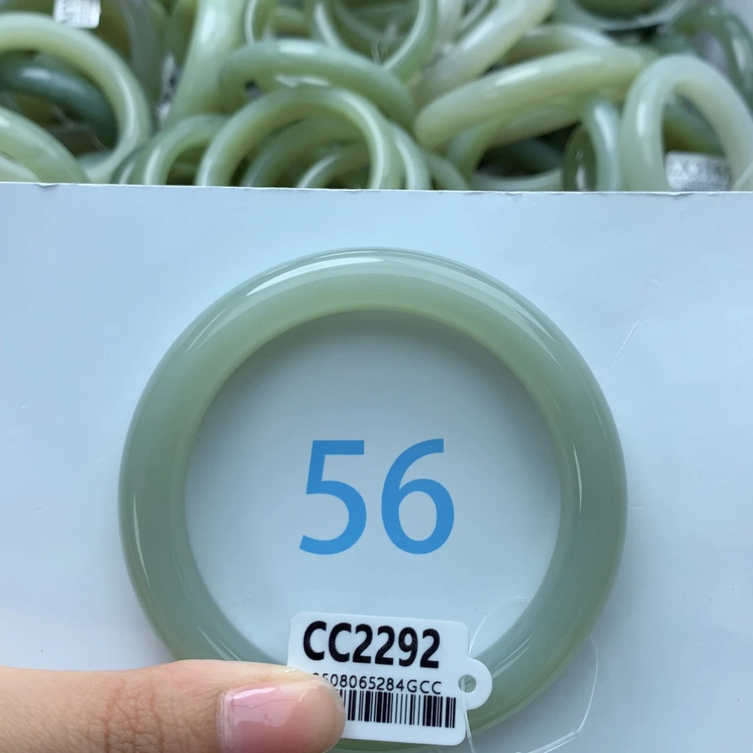 威***8和田玉手镯未镶嵌