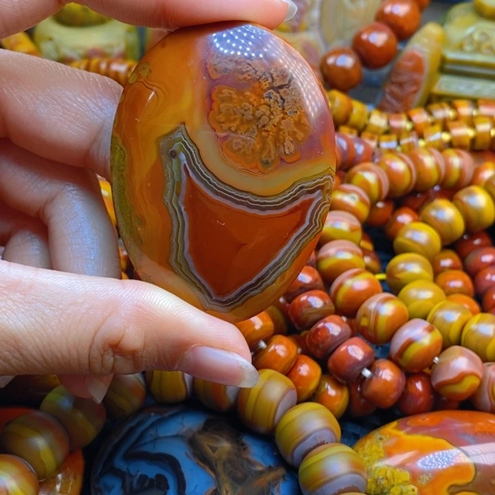 未镶嵌颈饰玛瑙/玉髓沫*