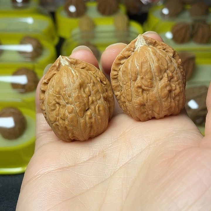 文玩核桃吊坠麒麟方墩