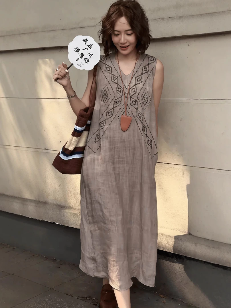 法式V领亚麻无袖连衣裙女夏2025新款今年流行爆款高级不撞款长裙