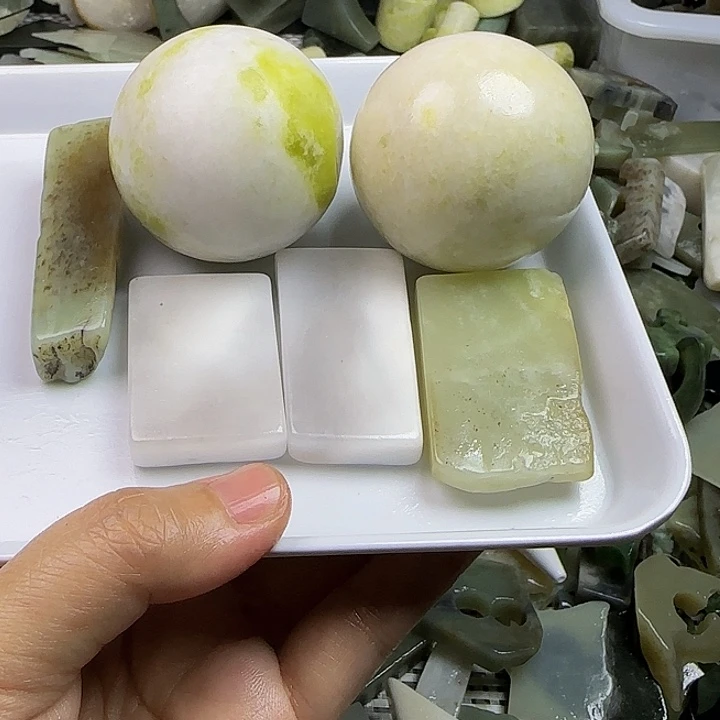 曲***和田玉未镶嵌珠宝半成品