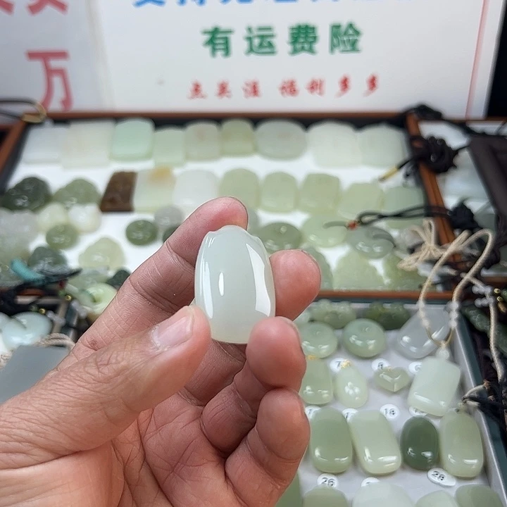 和田玉未镶嵌颈饰