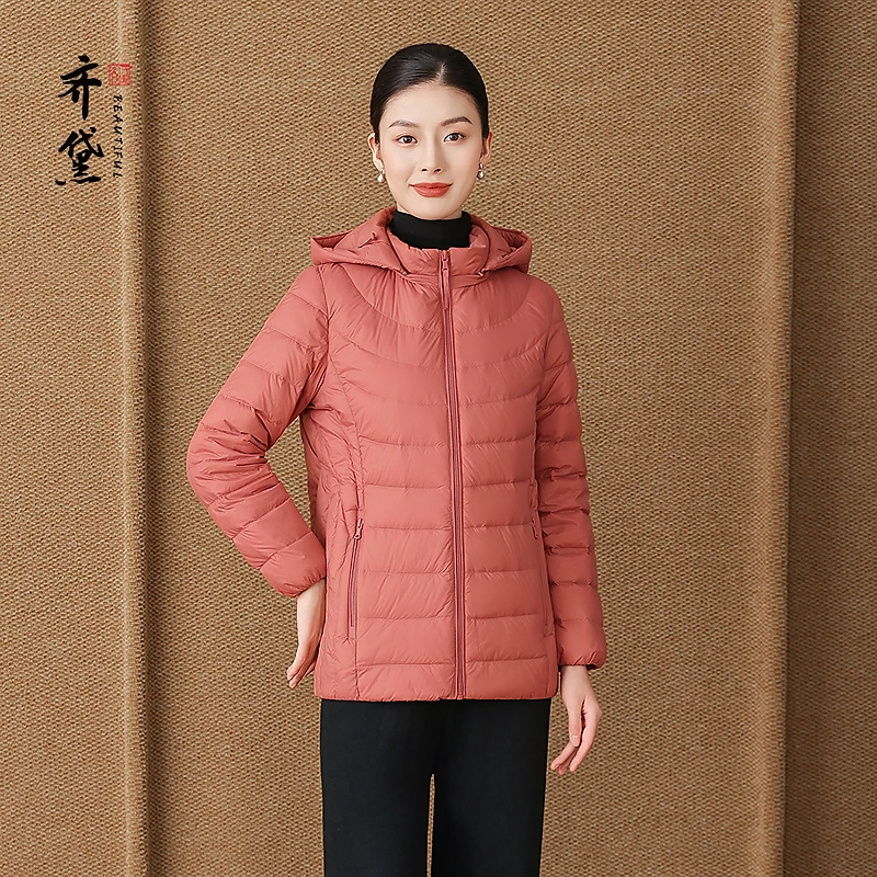 齐黛短款羽绒服女时尚洋气时髦2025秋冬新款加厚连帽保暖妈妈外套