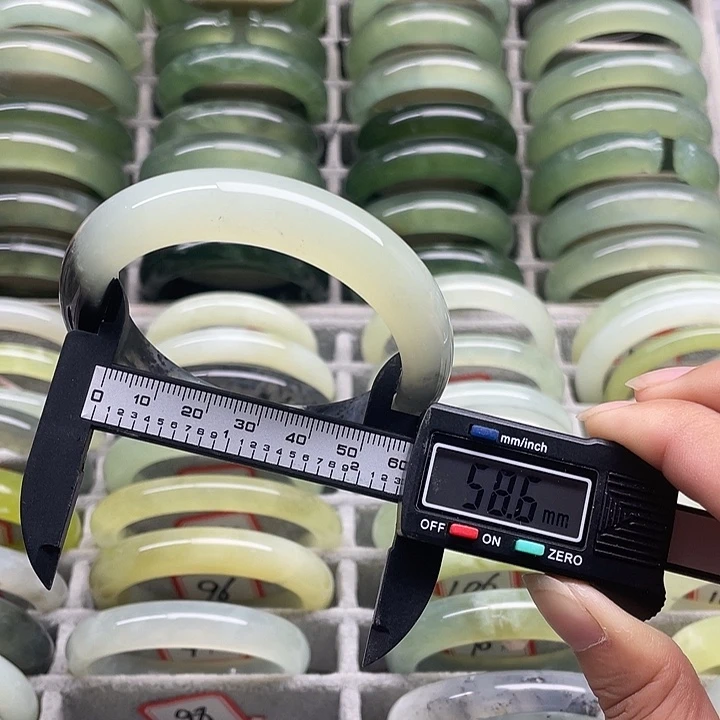 蛇纹石玉未镶嵌手镯98