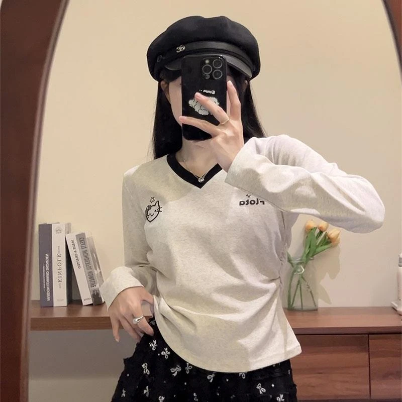 立体发泡字母可爱猫咪长袖t恤女春秋外穿新款撞色v领显瘦短款上衣