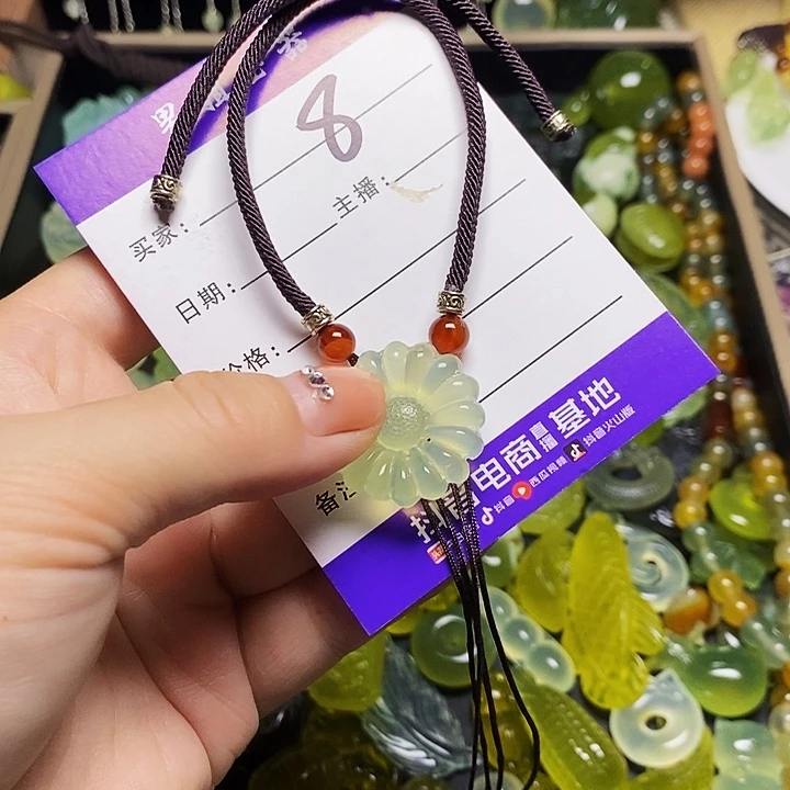 小***花未镶嵌蛇纹石玉颈饰