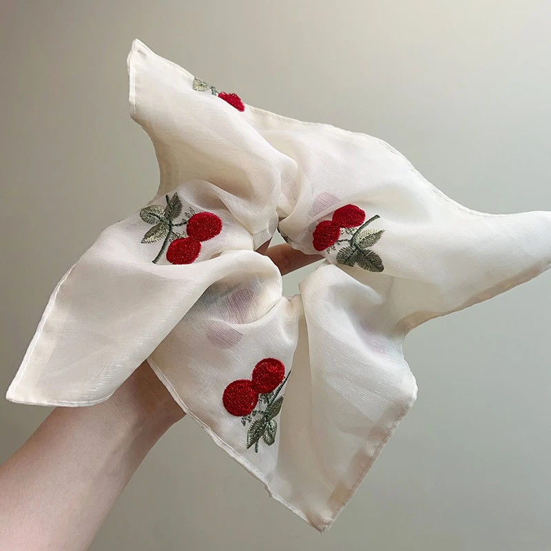 布艺发饰白色高级感低大肠大号刺绣发圈方巾女樱桃马尾头绳方形扎