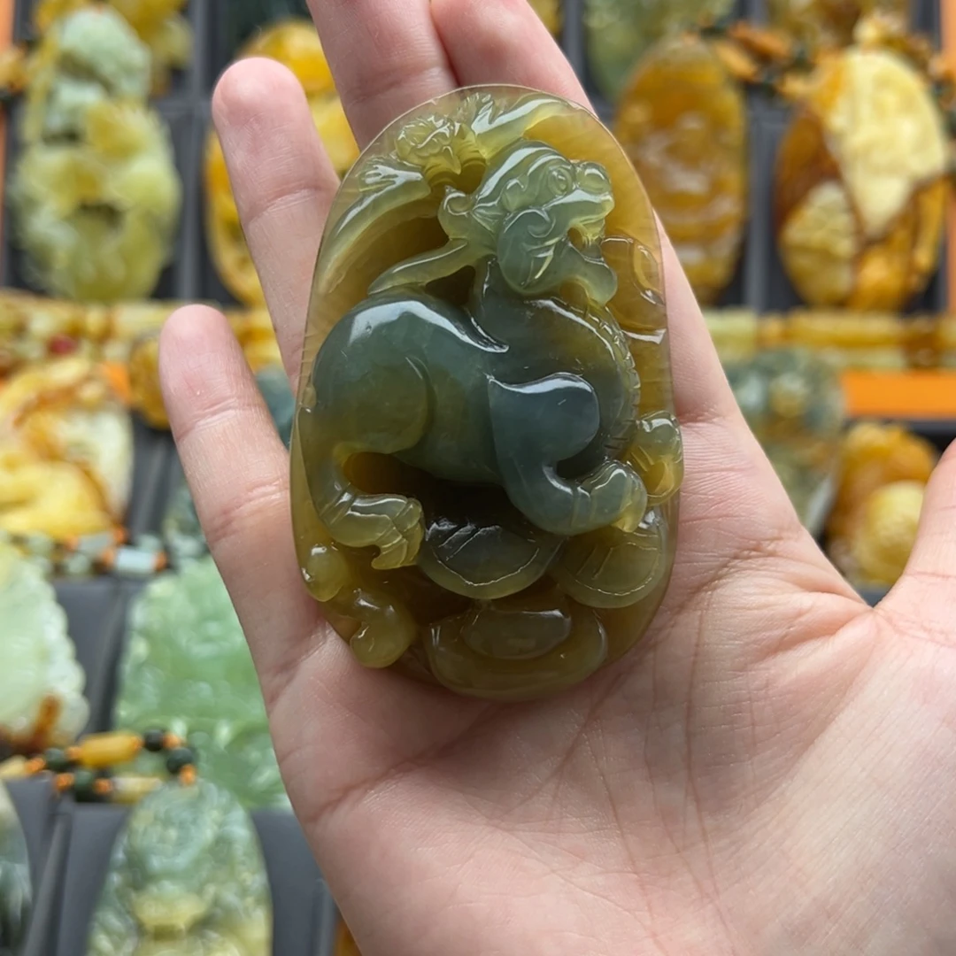 久***强未镶嵌蛇纹石玉颈饰