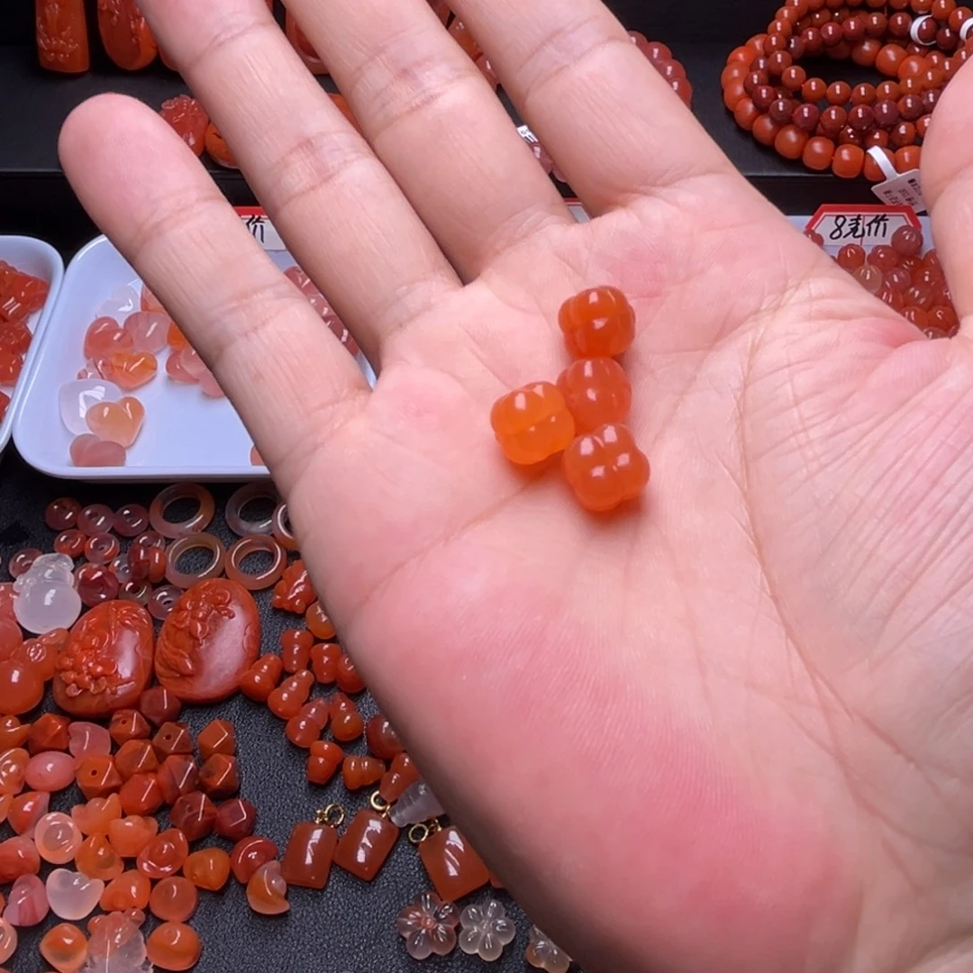 幸****南红玛瑙未镶嵌珠宝半成品